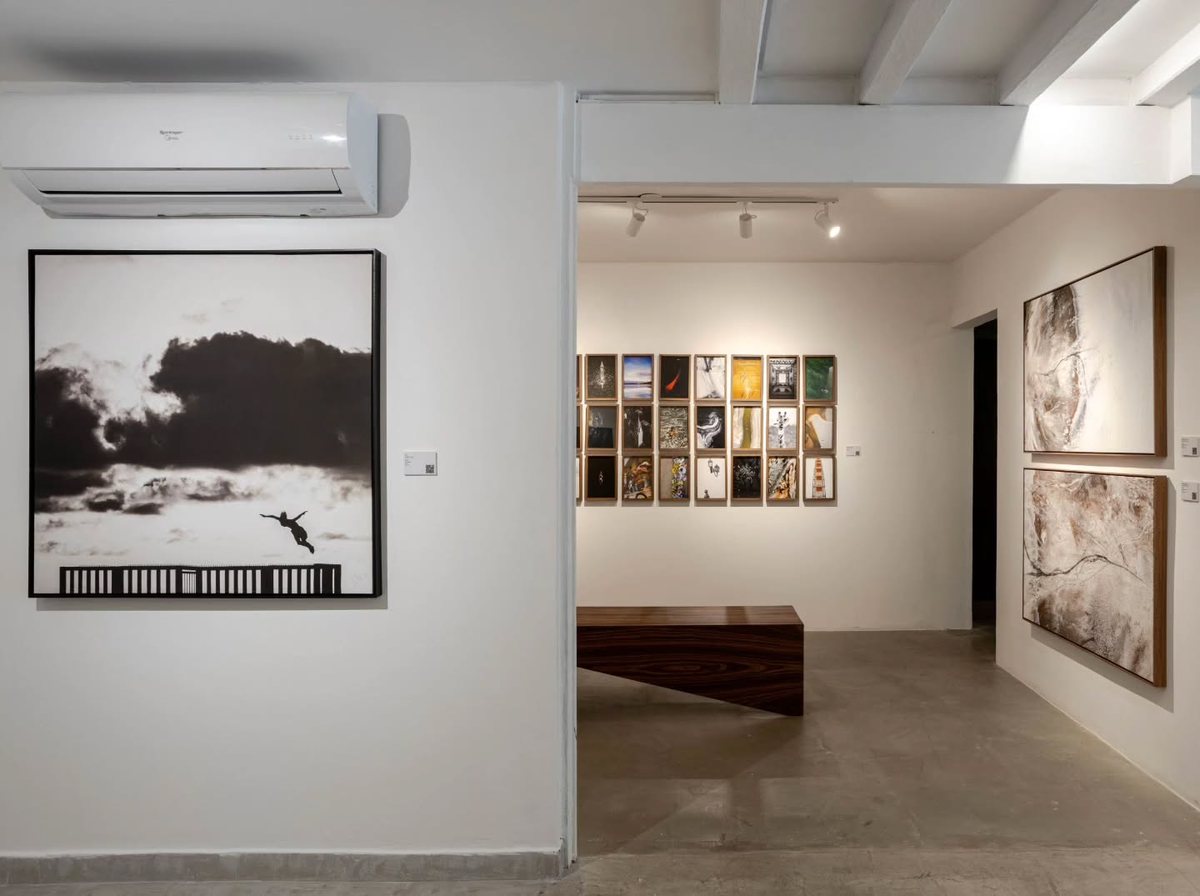 Installation view of VINTE E UM, by Lu Brito