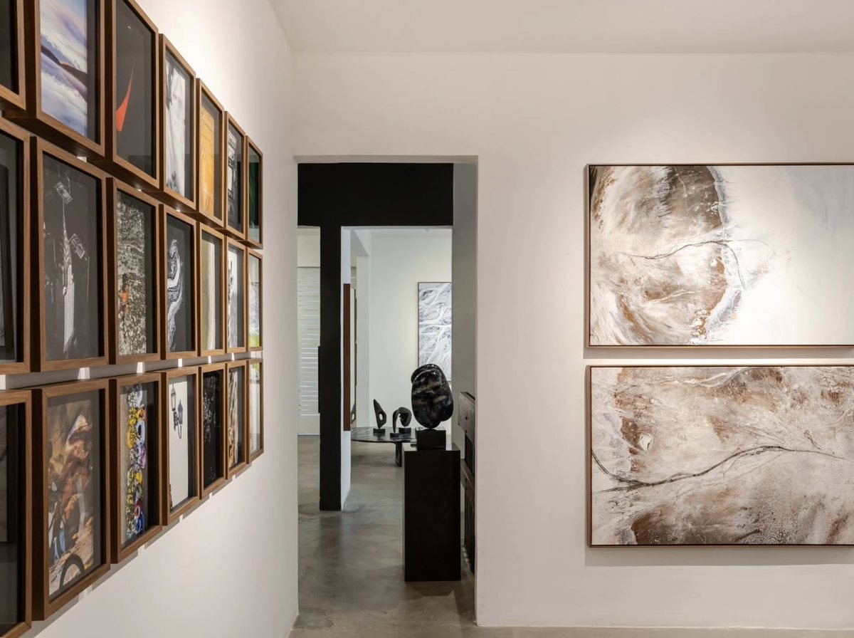 Installation view of VINTE E UM, by Lu Brito